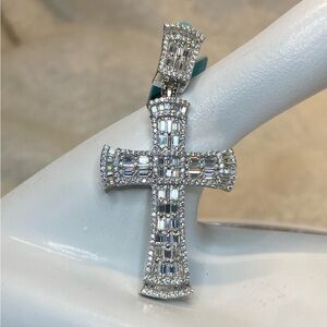 Beautiful NWT 925 Moissanite Diamond Men’s/Women's Cross Charm 2.9 ctw Pendant